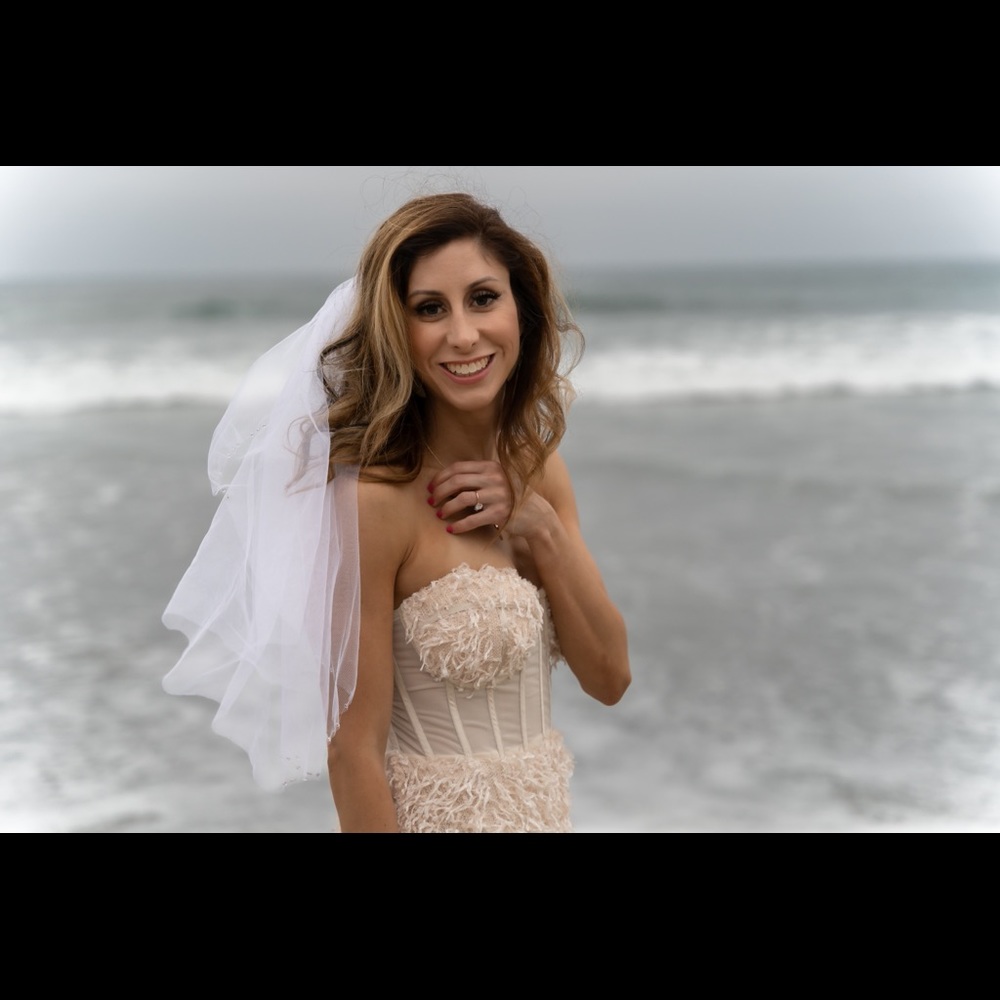 Bridal  gown - Picture 2 of 9